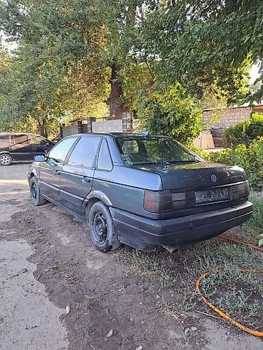 Унаа сатуу: Volkswagen Passat: 1988 г., 1.8 л, Кол менен иштөөчү, Бензин, Седан — 3