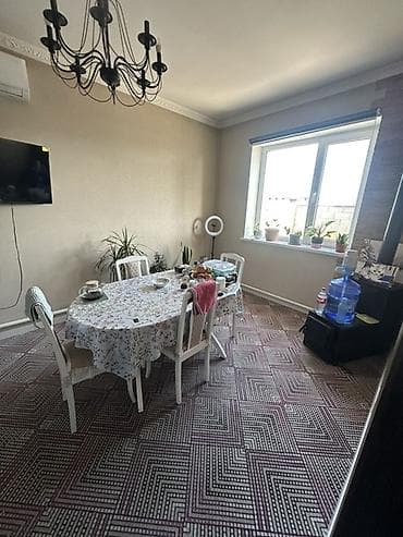 продаю дом бишкек маевка: Продаётся дом с просторной террасой и остеклённым входом. Особенности — 3