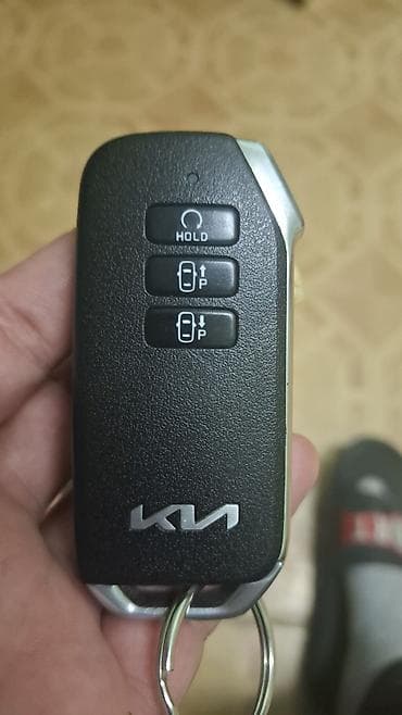 Интерьер Kia (современное поколение) — передняя панель и салон. -