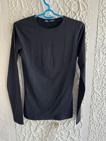 Черный базовый лонгслив ZARA.
Для спорта