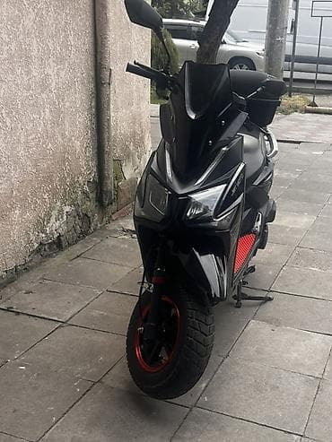 Скутер Jet Moto (бензиновый) - Спортивный городской скутер в чёрном lalafo.kg да Скутер Jet Moto (бензиновый) - Спортивный городской скутер в чёрном