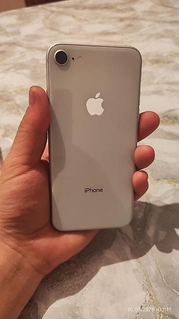 IPhone 8, Б/у, 64 ГБ, Белый, Чехол, 77 %