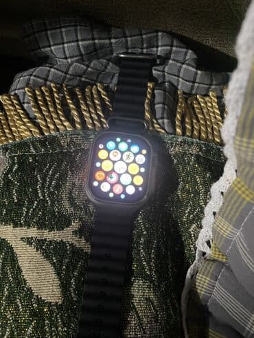 Смарт-часы в стиле «Ultra» с большим прямоугольным экраном и боковой