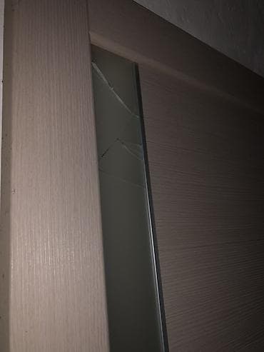 тумбочка для документов: Межкомнатные дверные полотна с вертикальной вставкой из матового — 3
