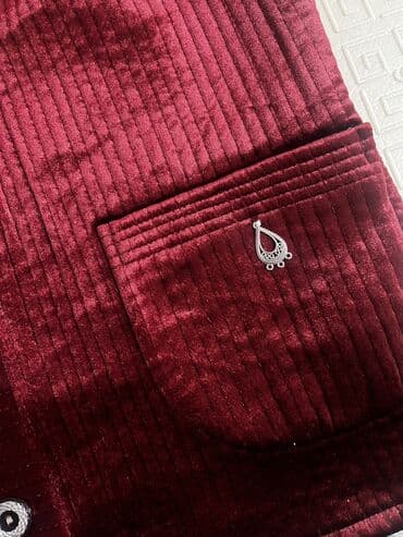 срочно в связи с переездом: Другие жилеты M, цвет - Бордовый — 3