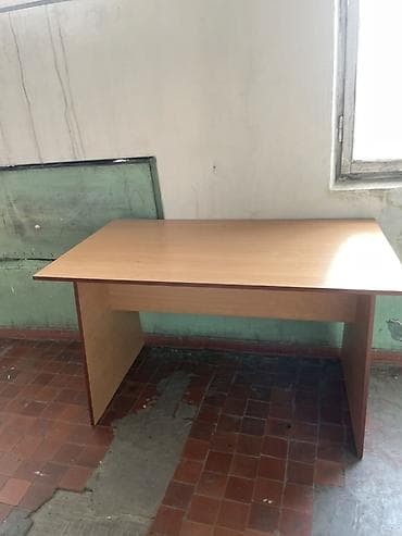 study table: Офисный стол, Б/у, Нерегулируемый, цвет - Бежевый, Прямоугольный, ЛДСП, Самовывоз — 1