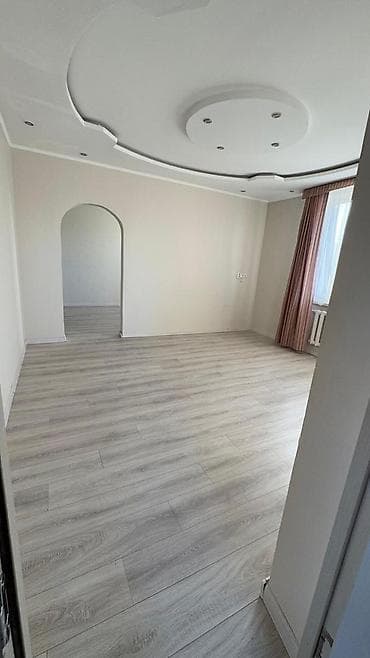 срочно продам дом новопокровка бишкек: 250 м², 8 бөлмө, Унаа токтотуучу жай — 5