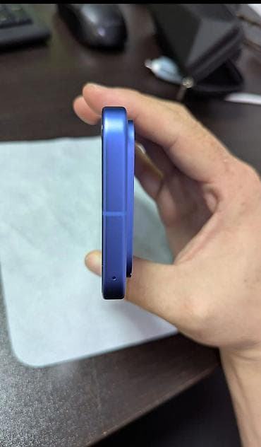 поделка айфон: Google Pixel 10, Новый, 128 ГБ, цвет - Голубой, eSIM — 4