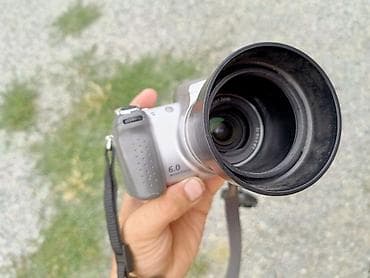 Цифровой фотоаппарат Sony (серия Cyber-shot, с видоискателем и экраном — 5