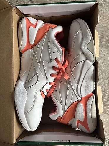 Кроссовки, 38.5, Puma, Б/у, цвет - Белый, Платная доставка at lalafo.kg Кроссовки, 38.5, Puma, Б/у, цвет - Белый, Платная доставка