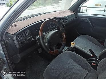 Volkswagen Vento: 1992 г., 1.8 л, Механика, Бензин, Седан — 5