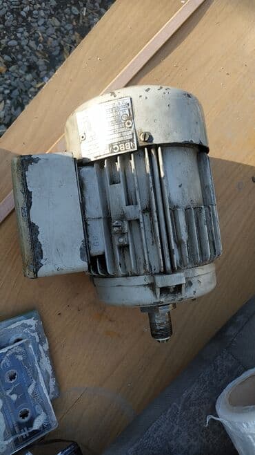 генератор акса: Продаю 2 электромотора оборот обаротн! только звонить — 1