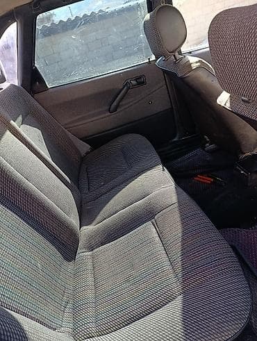 с4 2 6: Volkswagen Passat: 1988 г., Седан — 7