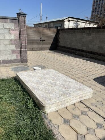 матрасы из кореи: Продаю матрас пружинный двуспальный. бу -Производство: Корея пружины — 7