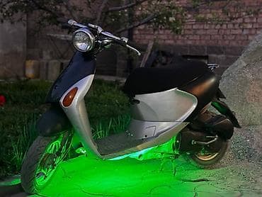 рама мопед: Скутер классического городского формата с компактной рамой и низкой — 3