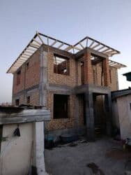 плащ дождовик: •	«Кровля под ключ — качественно, надёжно, в срок!» 	•	«Делаем кровлю — 3