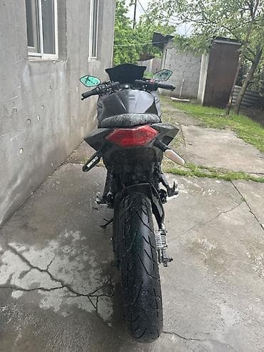 китайский мото: Спортивный мотоцикл с обтекателями, черный матовый цвет. Основные — 4