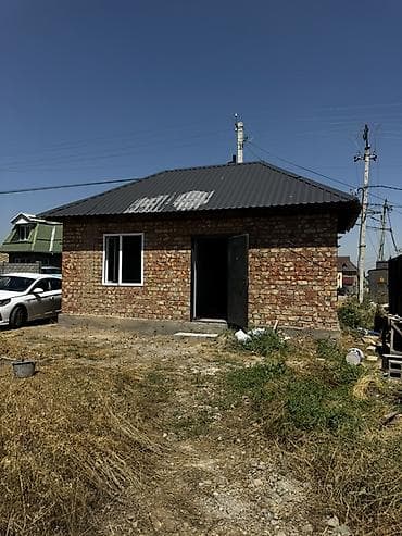 дом из бетона: В Өскөн ордо Продаётся кирпичная времянка с четырёхскатной — 1