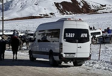 колена: Mercedes-Benz Sprinter (длинная база, высокий потолок) — пассажирский — 1