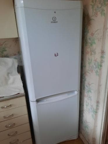 16 max: Холодильник Indesit, Б/у, Двухкамерный — 1