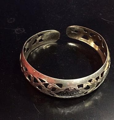 honor bend: Серебряный браслет с позолотой с ажурным орнаментом. В центре браслета — 7