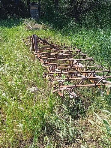 купит погрузчик: Трактор с кабиной + прицепной пресс-подборщик Описание: - Колесный — 7