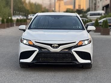Транспорт: Toyota Camry: 2022 г., 2.5 л, Автомат, Гибрид, Седан — 2