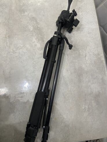 Штатив для фото/видео - Универсальный штатив с поворотной трехосевой