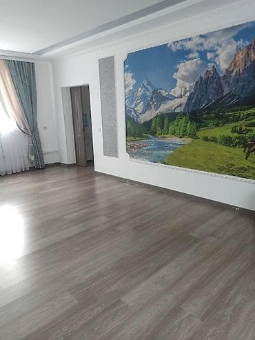 в районе кызыл аскер: 🏡 **СРОЧНО ПРОДАЁТСЯ ДОМ** 📍 Район: Кызыл-Аскер 🏠 Комнаты: 5 📐 — 3