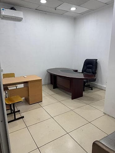 сжаются помещения: Аренда рабочего места в небольшом офисе/коворкинге. 18 кв. М - — 1