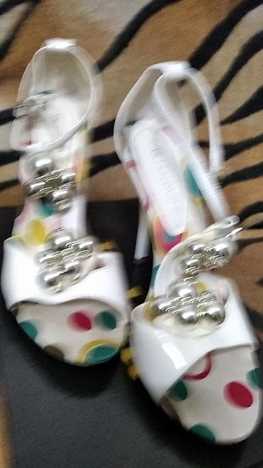 crocs 40: БОСОНОЖКИ 37р
Состояние отличное.
Очень нарядные, отлично смотрятся — 9