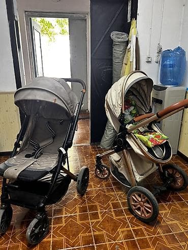 Две детские коляски 1) Прогулочная коляска: - Легкая рама с