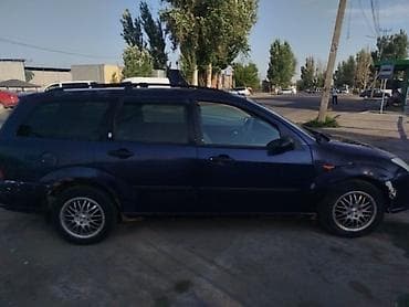 два авто: Ford Focus: 2000 г., 0.2 л, Механика, Бензин, Универсал — 2