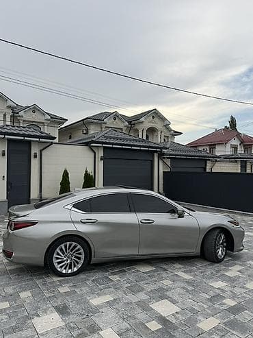 2025: Lexus ES: 2025 г., 2.5 л, Гибрид, Седан — 4