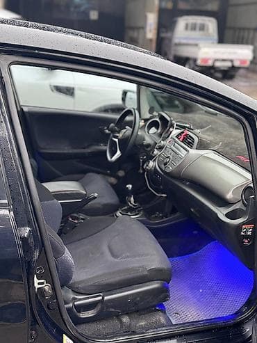Транспорт: Honda Fit: 2009 г., 1.3 л, Механика, Бензин, Хэтчбэк — 7