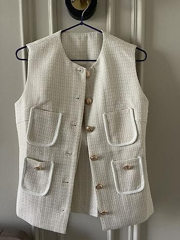 link: Комплект: жилет и юбка из твида в молочно-бежевом оттенке. - — 1