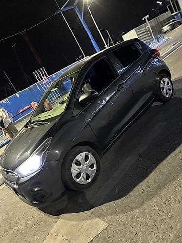 Транспорт: Chevrolet Spark: 2017 г., 1 л, Автомат, Бензин, Хэтчбэк — 3