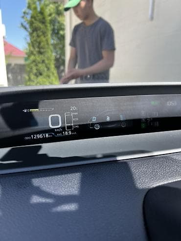 кузовные запчасти тойота рав 4: Toyota Prius: 2018 г., 1.8 л, Вариатор, Гибрид, Лифтбек — 9