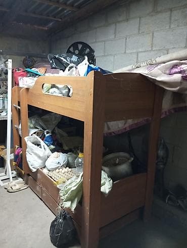 продам двухъярусную кровать: Двухъярусная кровать из дерева/ЛДСП - Конструкция: два полноценных — 1