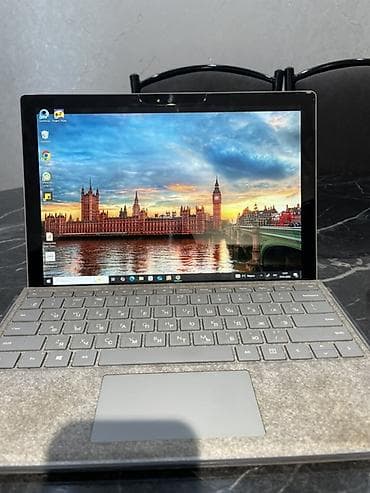 Срочно продаю Microsoft Surface Pro 4 в отличном состоянии! Только