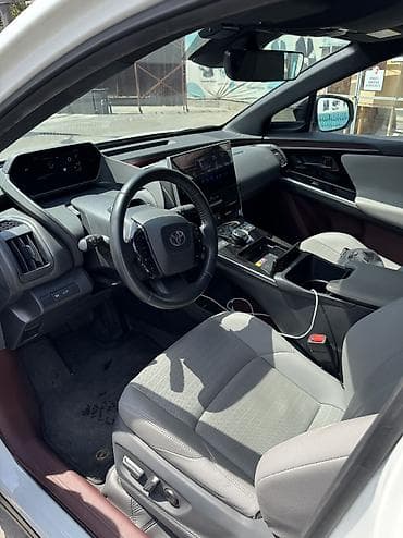 prius plus: Toyota bZ4X: 2022 г., Автомат, Электромобиль, Кроссовер — 8