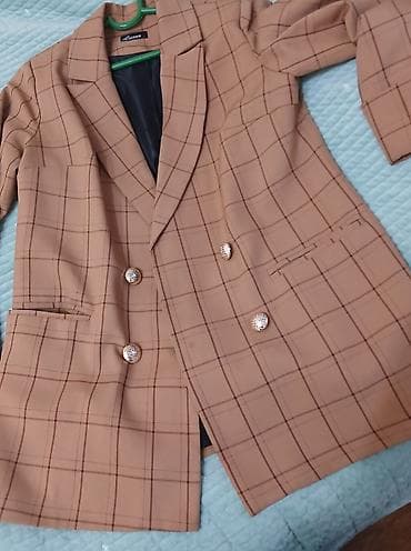 Женский двубортный пиджак в клетку. - Цвет: теплый бежево‑карамельный