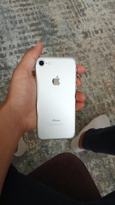 IPhone 7, Б/у, 32 ГБ, Серебристый, Чехол, 100 %