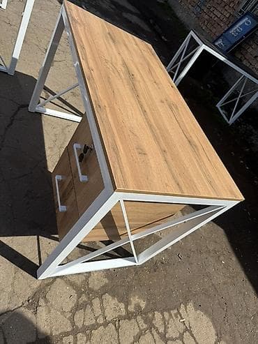 Компьютерные столы: Компьютерный стол, Новый, С полками — 1