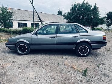 Volkswagen Passat: 1988 г., 1.8 л, Механика, Седан — 4