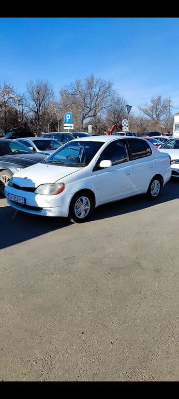 машина япошки: Toyota Platz: 2000 г., 1.5 л, Автомат, Бензин, Седан — 3