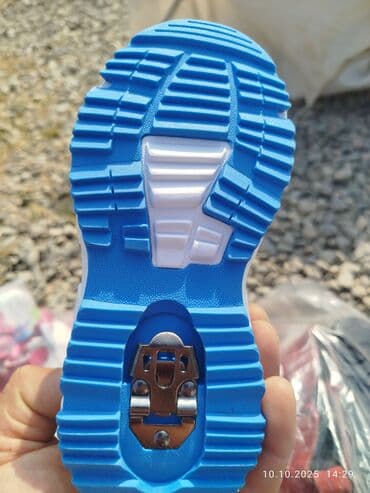 детская обувь для девочек: Детская обувь разных моделей и расцветок: - Утеплённые ботинки-дутики — 14