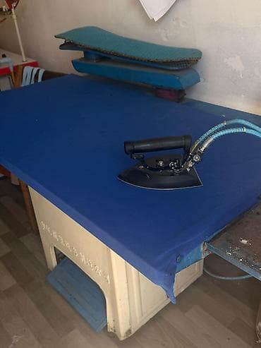 Паровой гладильный стол с утюгом для профессиональной обработки