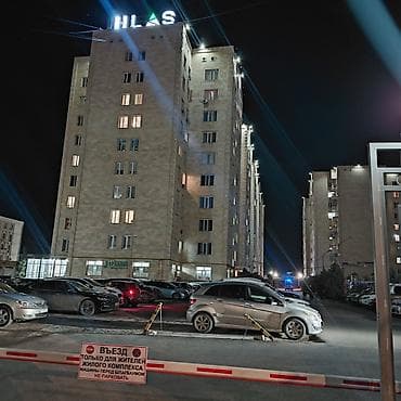 Закрытая парковка во дворе жилого комплекса HLAS - Въезд через