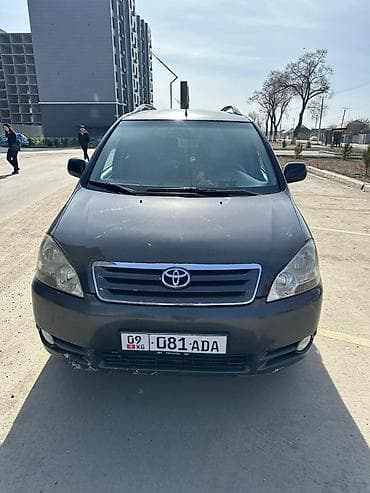 Toyota Ipsum: 2003 г., 2 л, Механика, Дизель, Минивэн